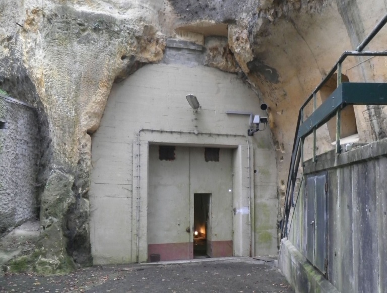 Cannerberg-Entrance-Outside_(cropped).jpeg